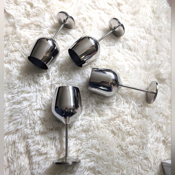 Elegant Silver Wine Glass Set - Picture 1 of 7